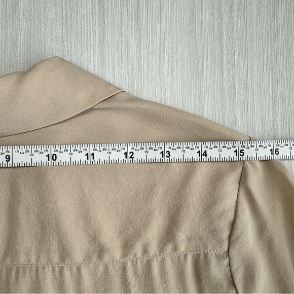 WHBM Silk Utility Blouse Size 4 Tan Long Sleeve Surplice V Neck High Low Casual - Picture 8 of 14